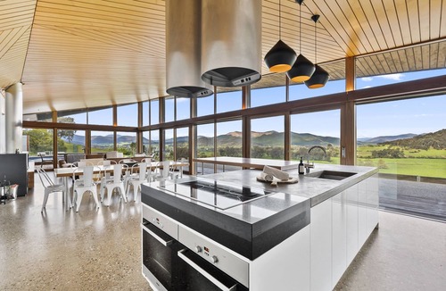 Myrtleford House | Tatoonie - Holiday Lodge