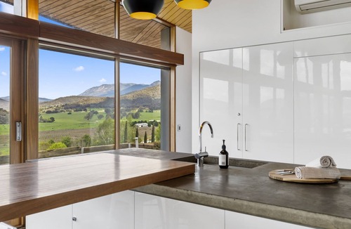 Myrtleford House | Tatoonie - Holiday Lodge