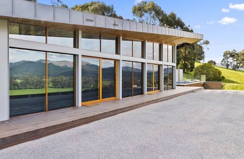 Myrtleford House | Tatoonie - Holiday Lodge