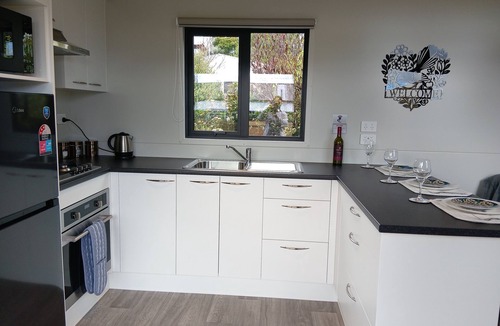 Hilltop House | Taupo luxury Tiny House & Spa