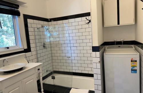 Tauranga South House | Tauranga - Stylish & Centrally Located Near Hospital