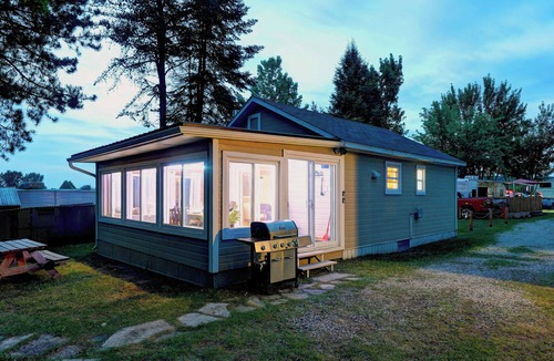 Saint-Michel-des-Saints House | Taureau Lake, Cottage on campsite Spa Boat Beach