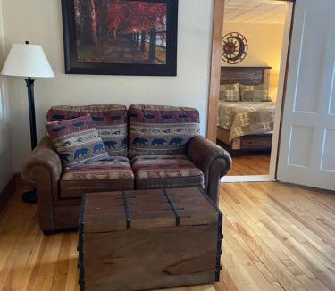 Newport Apartment | Tavern - Country Suite