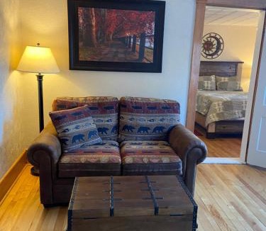 Newport Apartment | Tavern - Country Suite