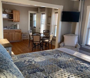 Newport Apartment | Tavern - The Blue Suite