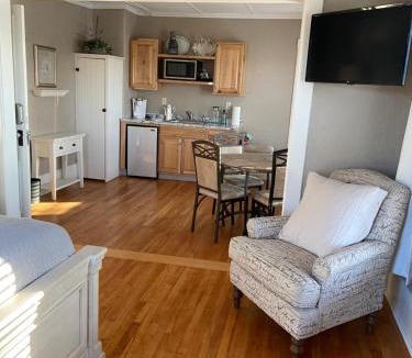 Newport Apartment | Tavern - The Blue Suite