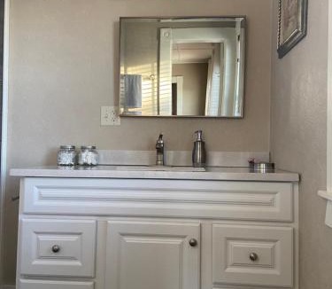 Newport Apartment | Tavern - The Blue Suite