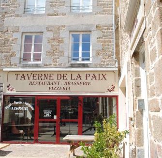Centre-Ville Hotel | Taverne de la paix