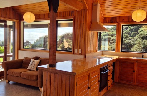 Raglan House | Tawa Whare Ocean Views