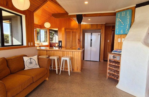 Raglan House | Tawa Whare Ocean Views