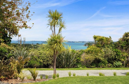 Tawharanui Cottage | Tawharanui Cabin - Rural Cabin Studio