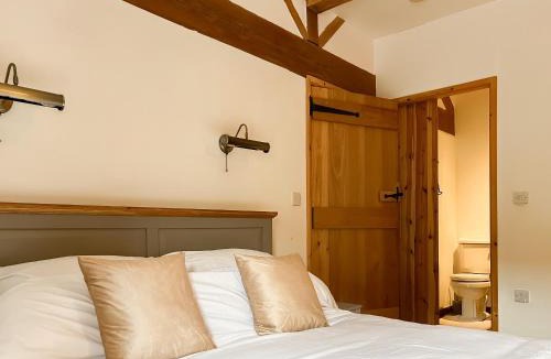 Longnor House | Tawny Barn