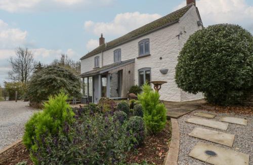 Usk House | Tawny Cottage