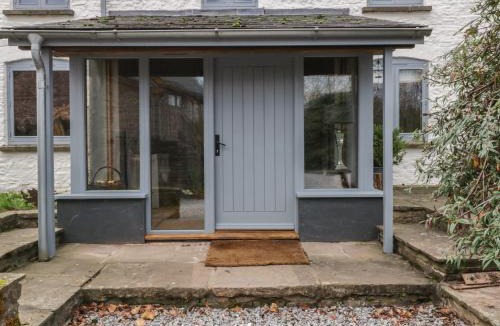 Usk House | Tawny Cottage