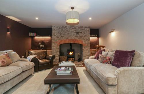 Usk House | Tawny Cottage