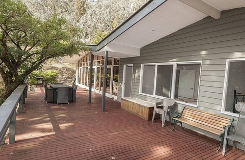Taylor Bay House | Taylor Bay Waterfront Retreat Lake Eildon