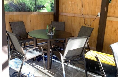 Hobart House | Taylor Creek Hideway