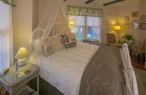 Sugar Grove Bed & Breakfast | Taylor House Inn