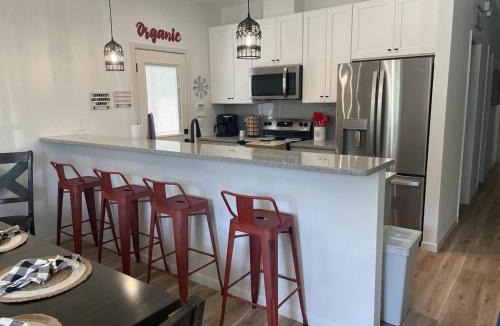 East Riverside House | TAYLOR PLACE-5 Minutes to Silos & Baylor