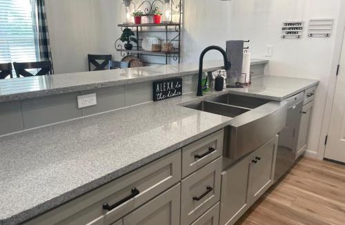 East Riverside House | TAYLOR PLACE-5 Minutes to Silos & Baylor