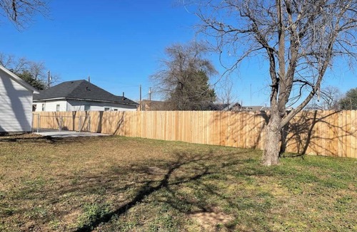 East Riverside House | TAYLOR PLACE-5 Minutes to Silos & Baylor
