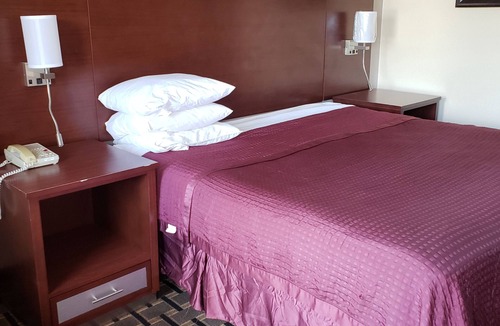 Taylor Hotel | Taylor village inn and suites