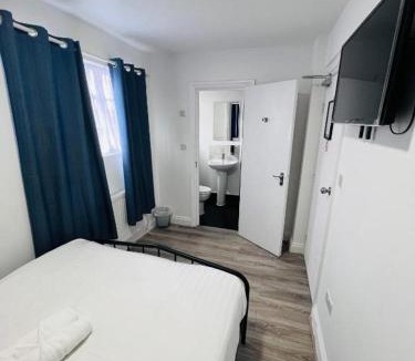 Barking Hotel | TBH Hotel