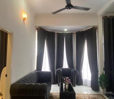 Kampung Paloh House | TBJ HOMESTAy