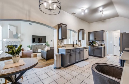 North Central Carrollton House | TCH - 3bd/2.5ba home in Carrollton with Workspace