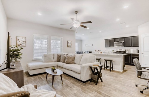 Magnolia House | TCH - Comfy 4bd/2ba home in Magnolia w/Workspace
