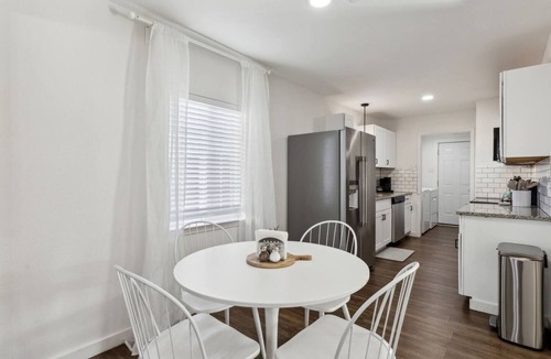 Richardson House | TCH - Cozy 3bd/1.5ba in Richardson with Workspace