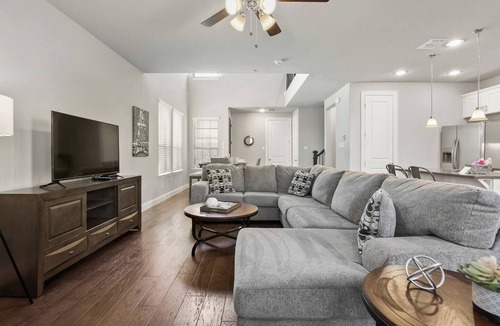 Cowley House | TCH - Cozy 3bd/2.5ba in Plano with Workspace