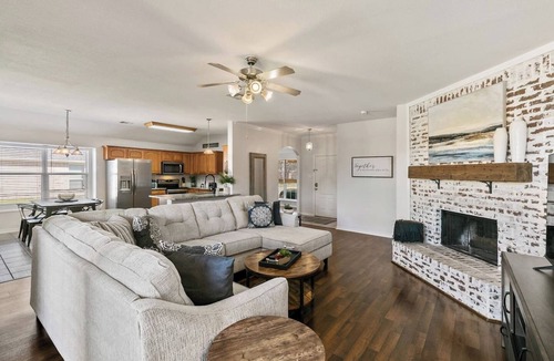 Murphy House | TCH - Cozy 3bd/2ba home in Murphy with Office Area