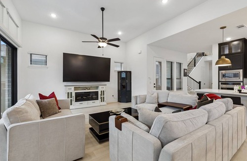 The Colony House | TCH - Luxury 3BR/2.5BA Home with Office