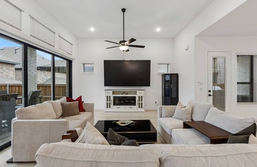 The Colony House | TCH - Luxury 3BR/2.5BA Home with Office