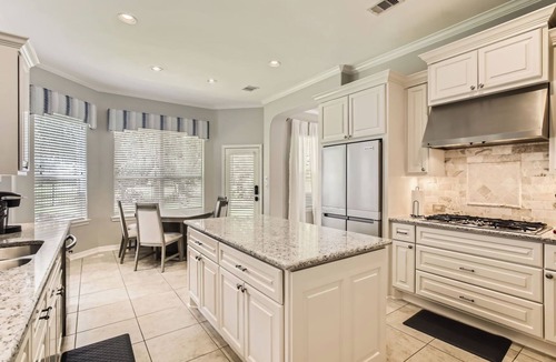 Porter House | TCH - Luxury 4bd/3ba in Kingwood Area with Office