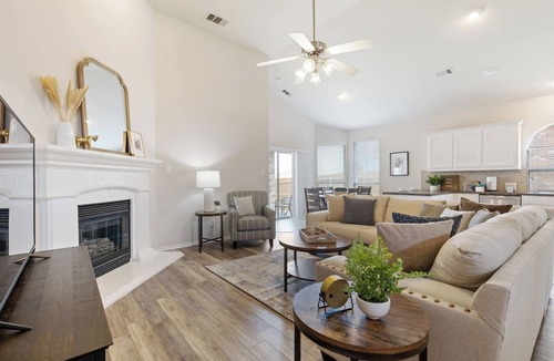 Keller House | TCH - Spacious 4bd/2ba in Fort Worth w/Workspace