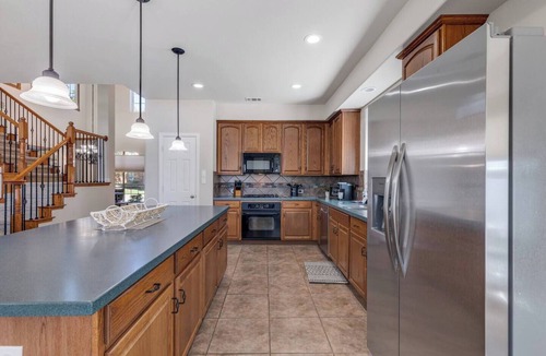 Keller House | TCH - Spacious 4bd/3.5ba in Fort Worth with Office