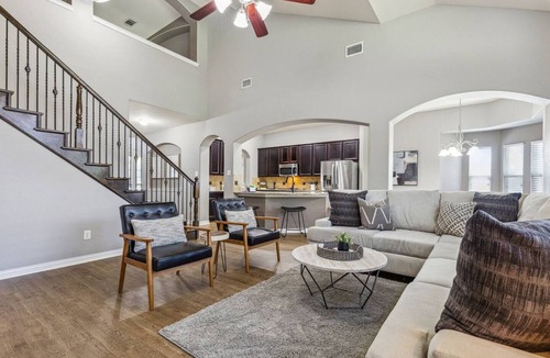 Roanoke House | TCH - Spacious 5bd/2.5ba Roanoke home with Office