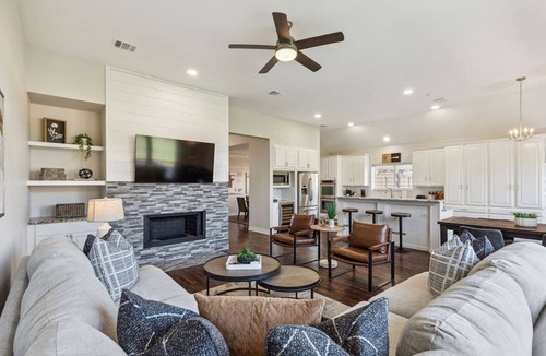 Coppell House | TCH - Spacious 5bd/2ba home in Coppell w/Workspace