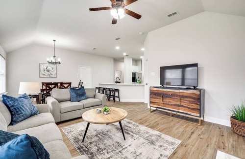 Prestmont House | TCH - Spacious 5bd/2ba home in Frisco with Office