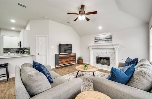 Prestmont House | TCH - Spacious 5bd/2ba home in Frisco with Office
