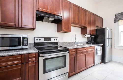 East Riverside House | Tchoup House One - Historic Shotgun In Uptown