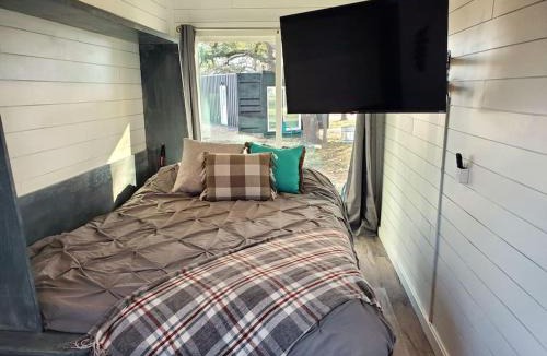 Johnson City House | TCR @ 290 Wine Trail #11 - New 40' unit sleeps 4!