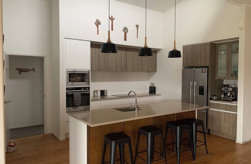 Ngaruawahia House | Te Awa River Path Accommodation