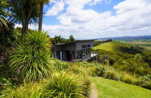 Taiharuru Villa | Te Huia