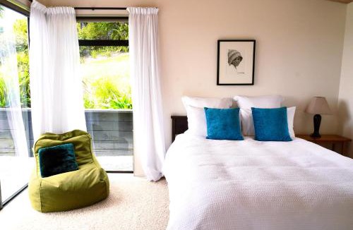 Taiharuru Villa | Te Huia