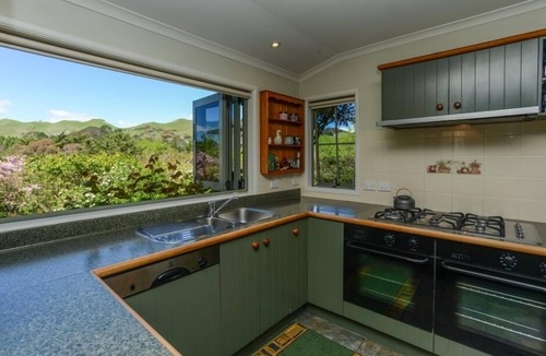 Havelock North House | Te Mata Peak Secret Garden