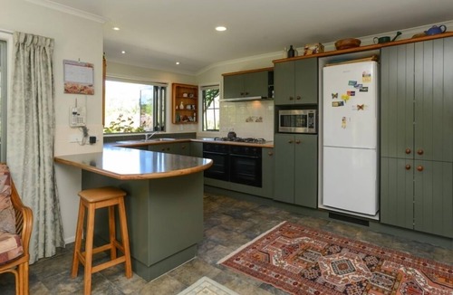 Havelock North House | Te Mata Peak Secret Garden