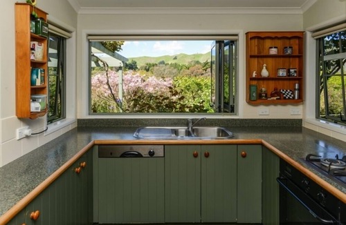 Havelock North House | Te Mata Peak Secret Garden